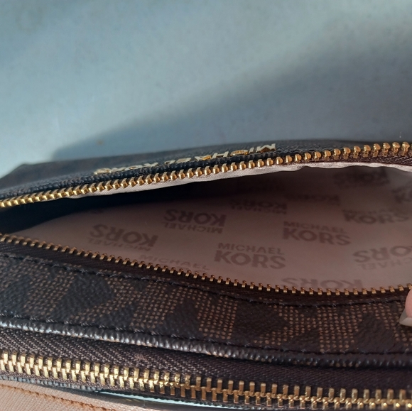 MK large wristlet - Picture 7 of 7